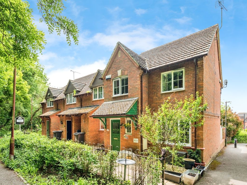 3 bed end terrace house for sale in Hudson Way, Swindon SN25, £270,000