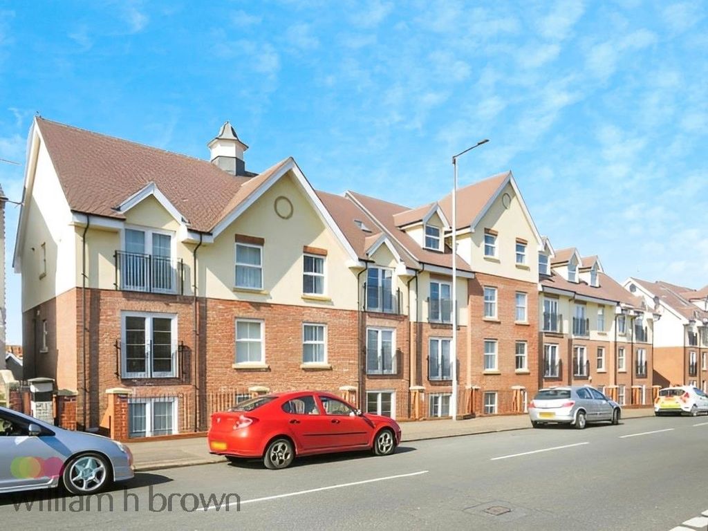 2 bed flat to rent in Main Road, Dovercourt, Harwich CO12, £800 pcm Zoopla