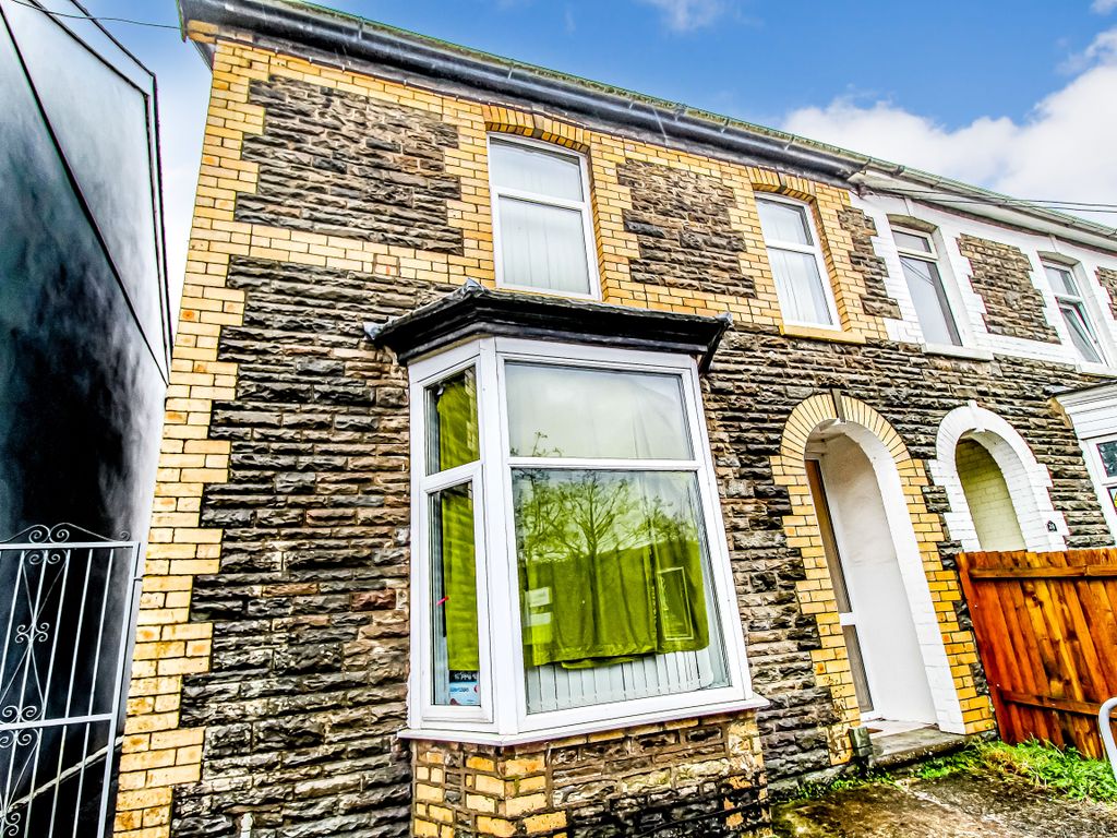 6 bed property to rent in Llantwit Road, Treforest, Pontypridd CF37