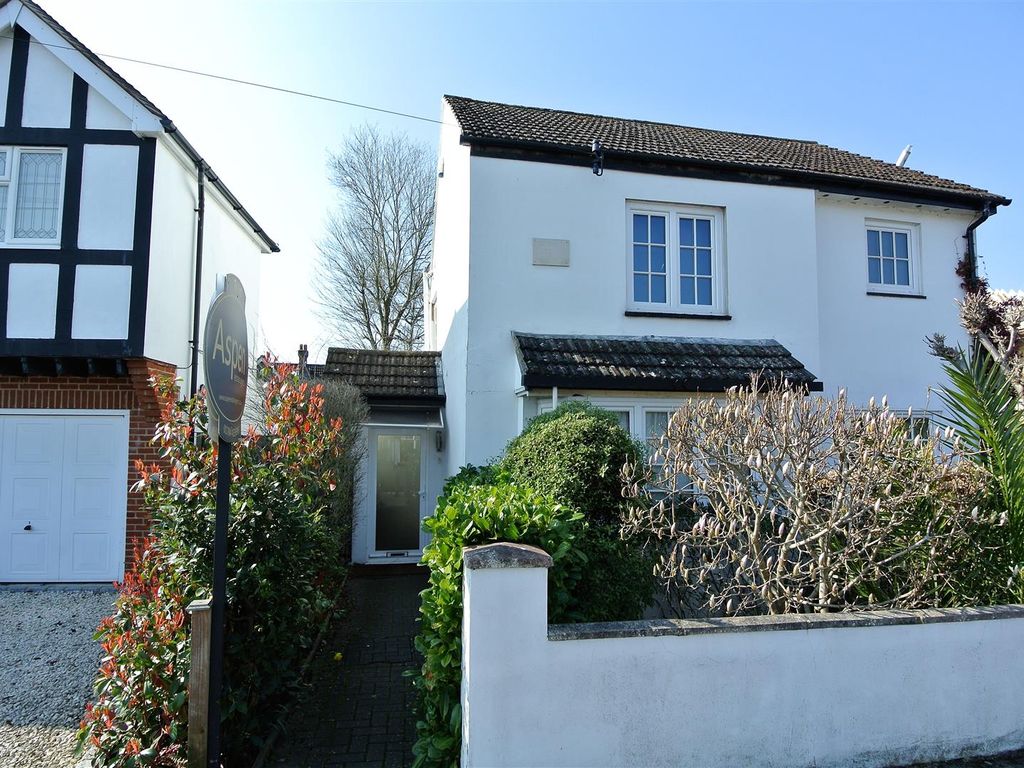 5 bed detached house to rent in Albert Road, Englefield Green, Egham