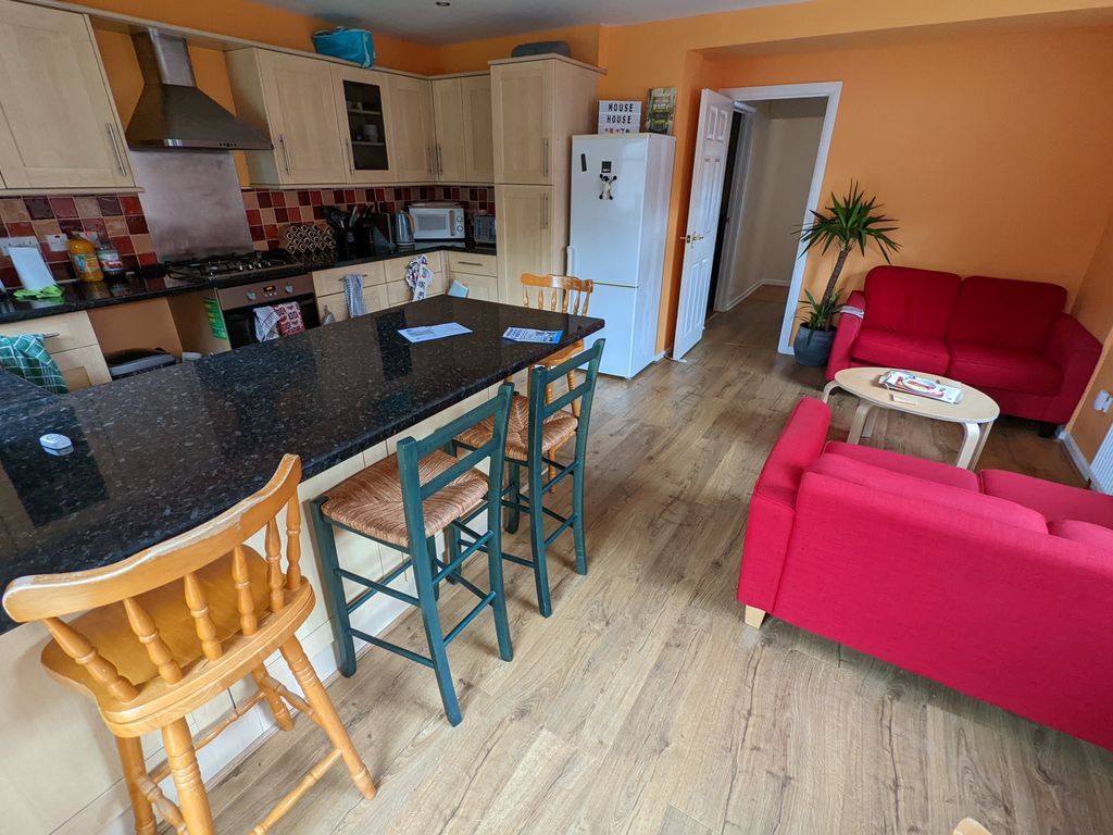 3 bed semidetached house to rent in Stanhope Road, Reading RG2 Zoopla