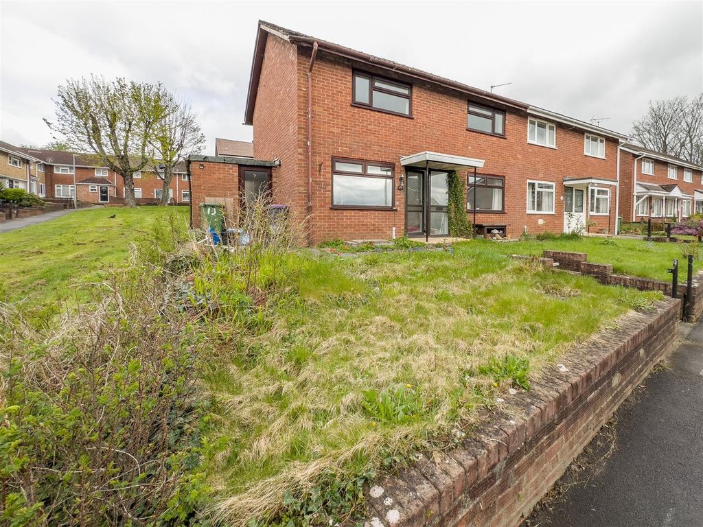 4 bed semidetached house for sale in Liswerry Drive, Llanyravon