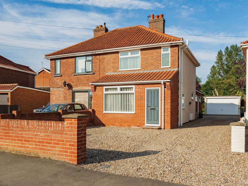 3 bed semidetached house for sale in CozensHardy Road, Norwich NR7, £