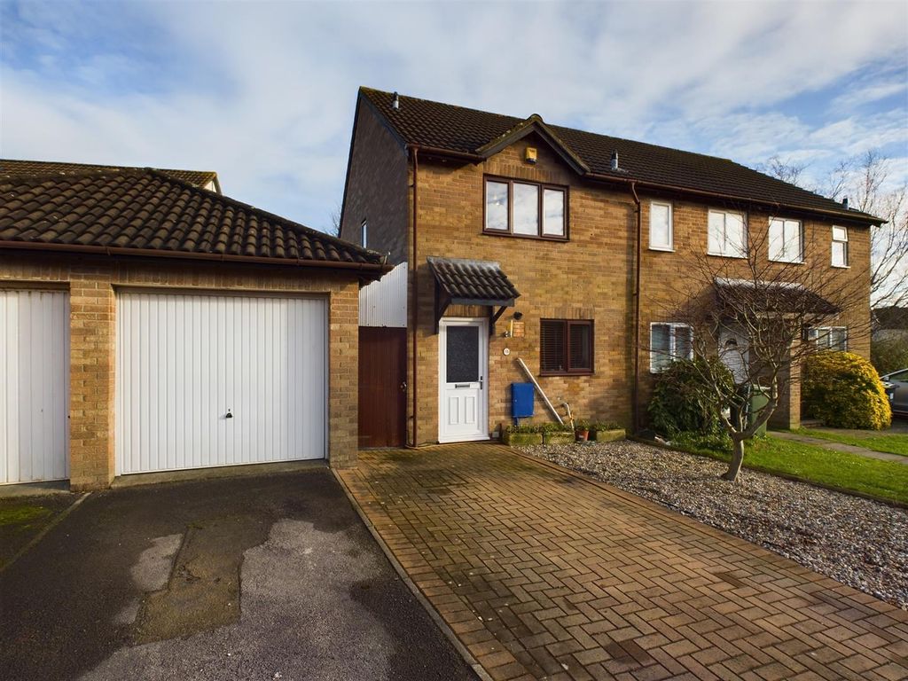 2 bed end terrace house for sale in Apseleys Mead, Bradley Stoke