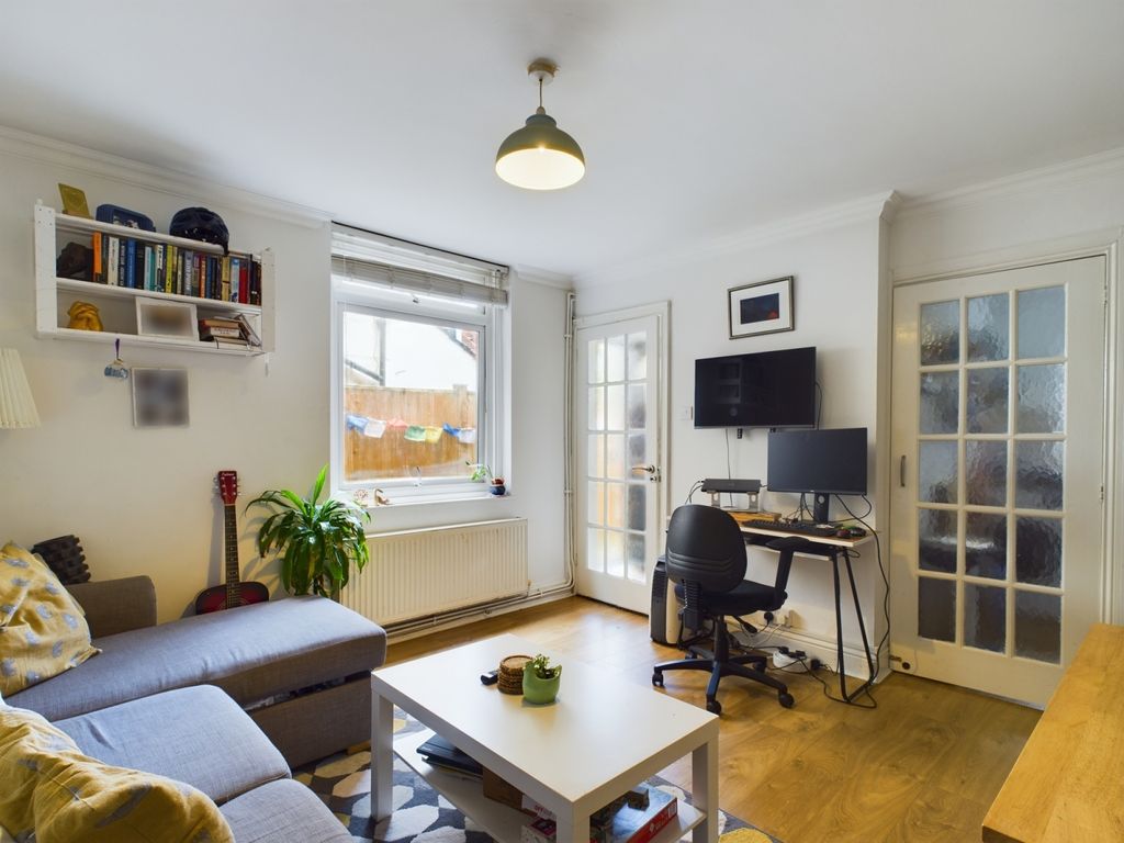 1 bed flat for sale in Grenfell Road, Mitcham CR4, £275,000 Zoopla