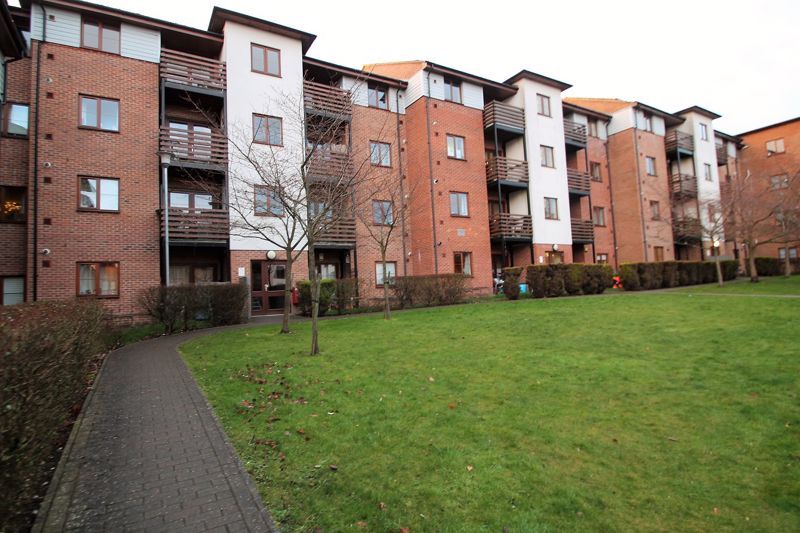 2 bed flat to rent in John North Close, High HP11 Zoopla