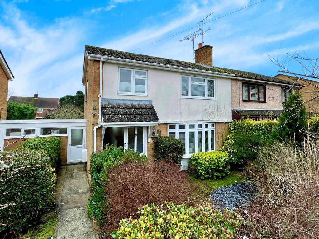 3 bed semidetached house for sale in South Meadow, Crowthorne RG45, £