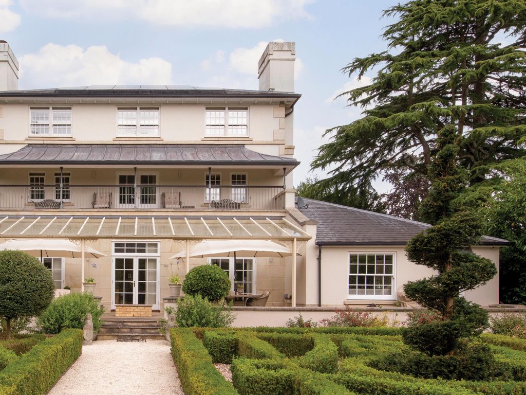 New home, 6 bed detached house for sale in Camden Park, Tunbridge Wells