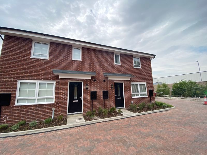 2 bed semidetached house to rent in Stratford Drive, Prescot L34, £795