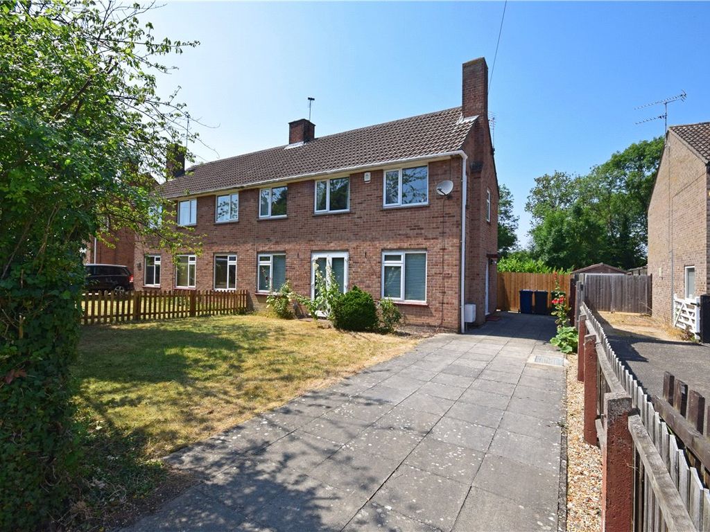 3 bed semidetached house to rent in Thornton Way, Girton, Cambridge