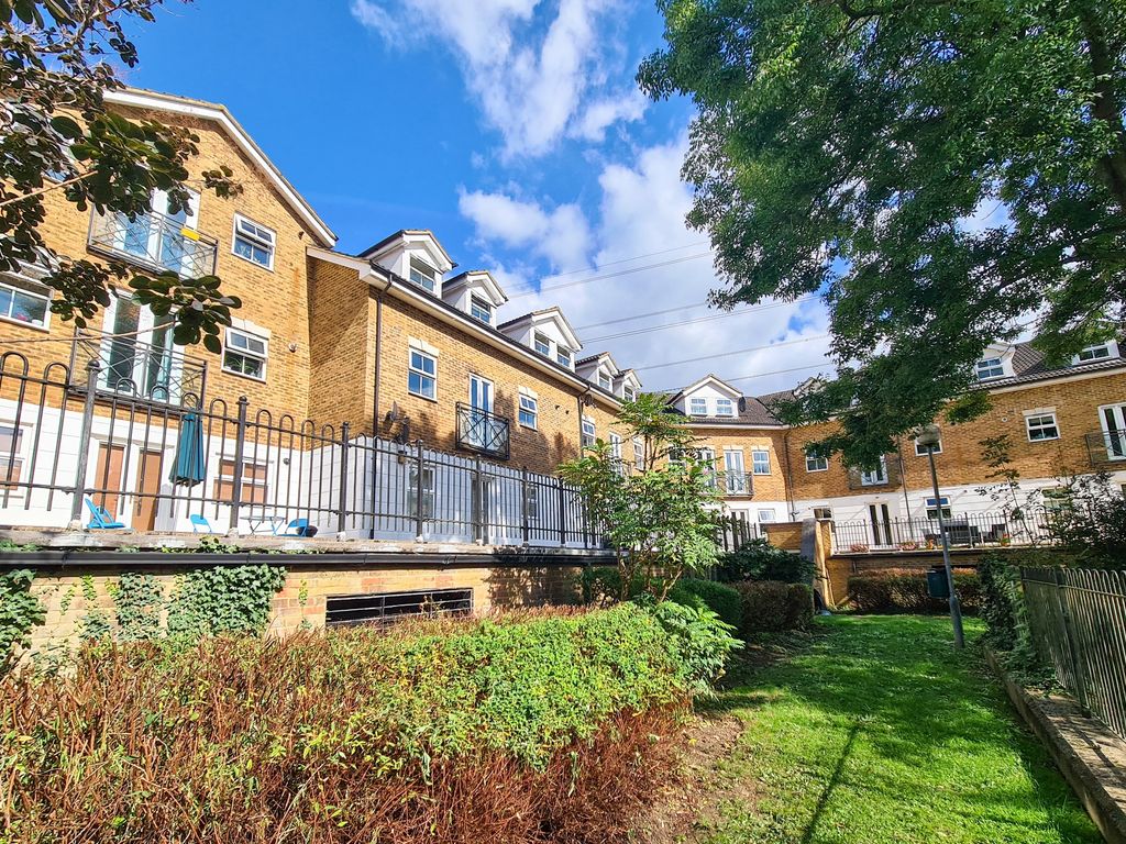 2 bed flat for sale in Old Mill Place, Wraysbury, Staines TW19 Zoopla