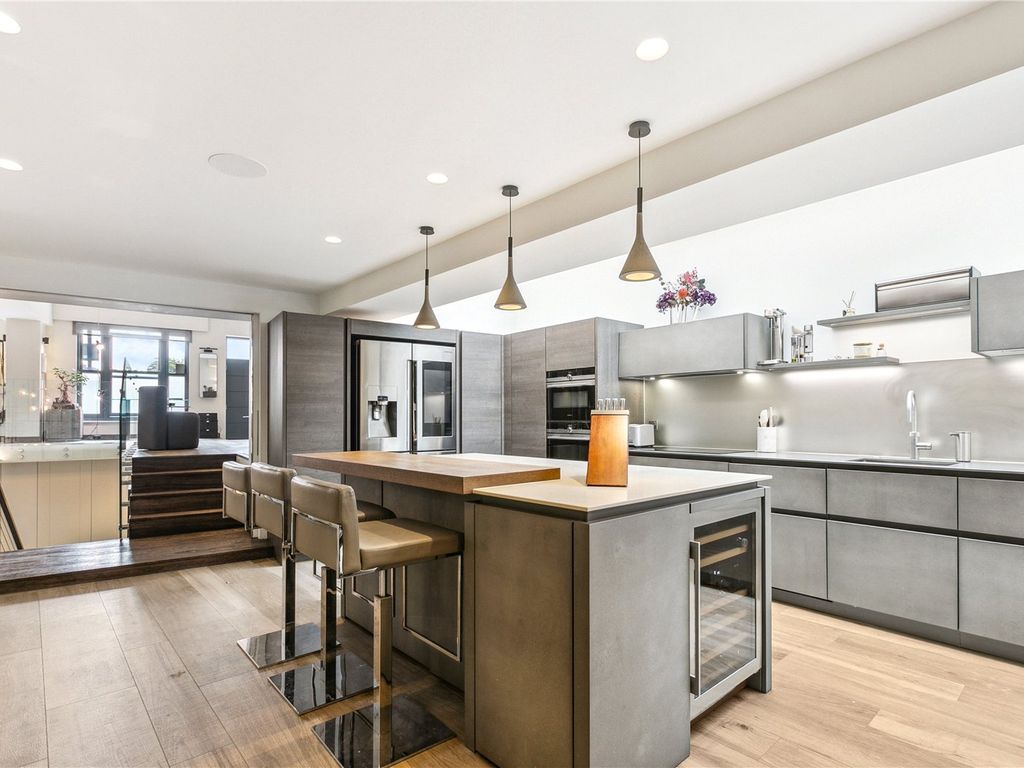 3 bed terraced house for sale in Old South Lambeth Road, London SW8, £