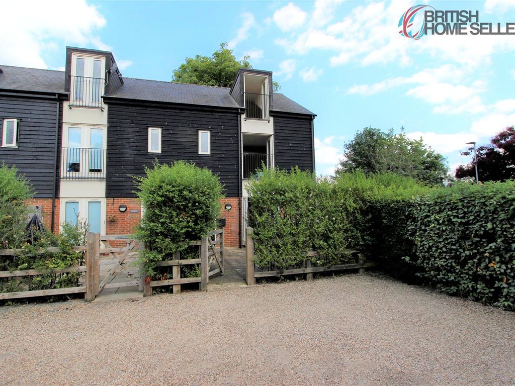 3 bed end terrace house for sale in Baldock Road, Buntingford