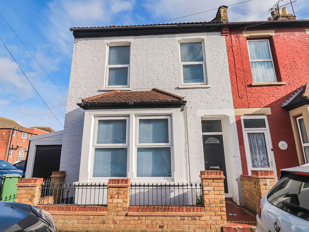 3 bed terraced house for sale in Dalmatia Road, SouthendOnSea SS1, £