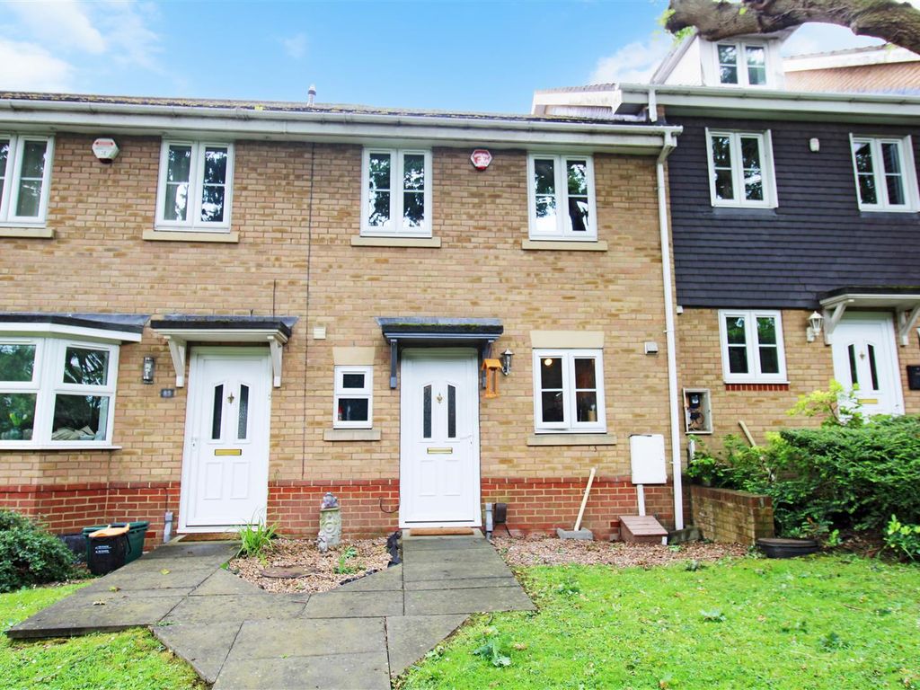 3 bed terraced house for sale in Robin Hood Lane, Walderslade, Chatham