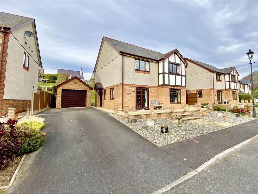 4 bed detached house for sale in 74 Bro Gwylwyr, Nefyn, Pwllheli LL53