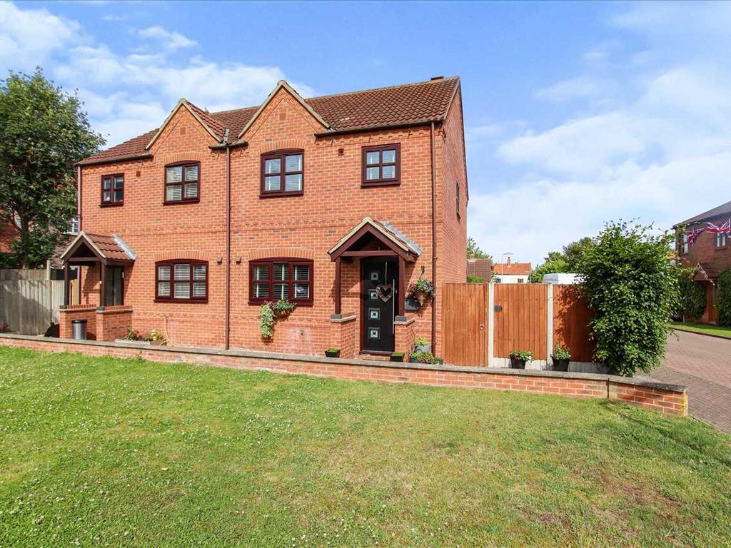 3 bed semidetached house for sale in The Brambles, NewtonOnTrent