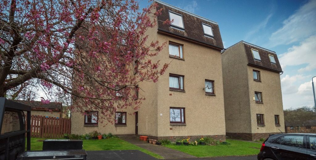 2 bed flat to rent in Grandtully Drive, Kelvindale, Glasgow G12, £950 pcm Zoopla