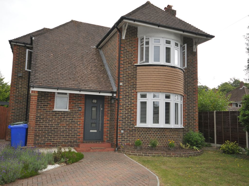 3 bed detached house to rent in Pierrefondes Avenue, Farnborough GU14