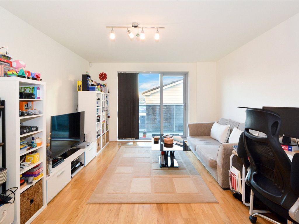 1 bed flat to rent in Blenheim Apartments, 112 Cable Street E1, £2,000