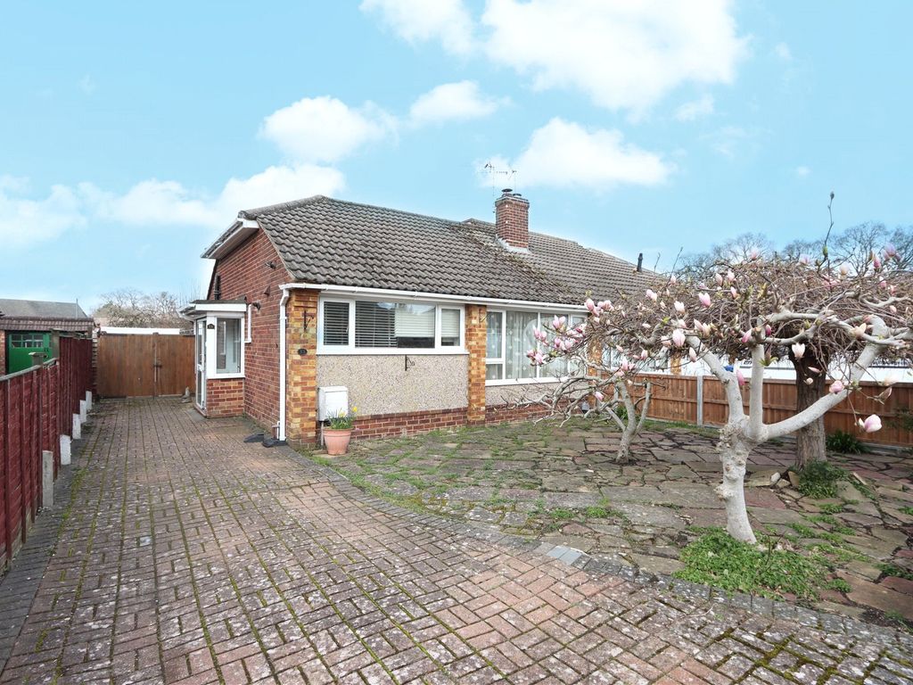 2 bed bungalow to rent in Yeomans Close, Farnborough, Hampshire GU14