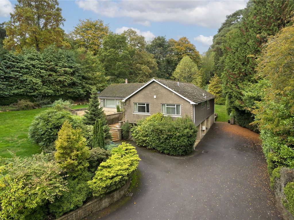 Leigh Lane, Farnham, Surrey GU9  