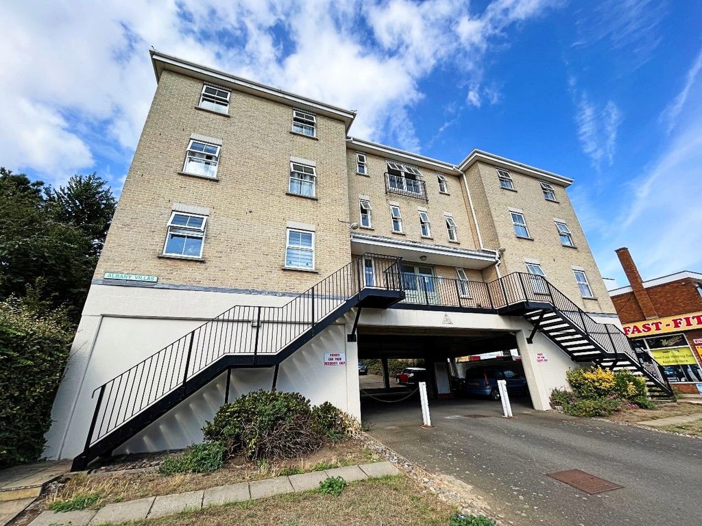 Studio to rent in Undercliff Road West, Felixstowe IP11, £600 pcm Zoopla