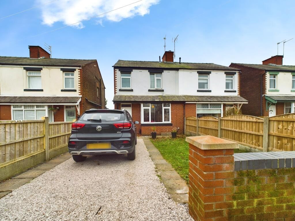 3 bed semidetached house for sale in Rainford Road, Billinge, Wigan