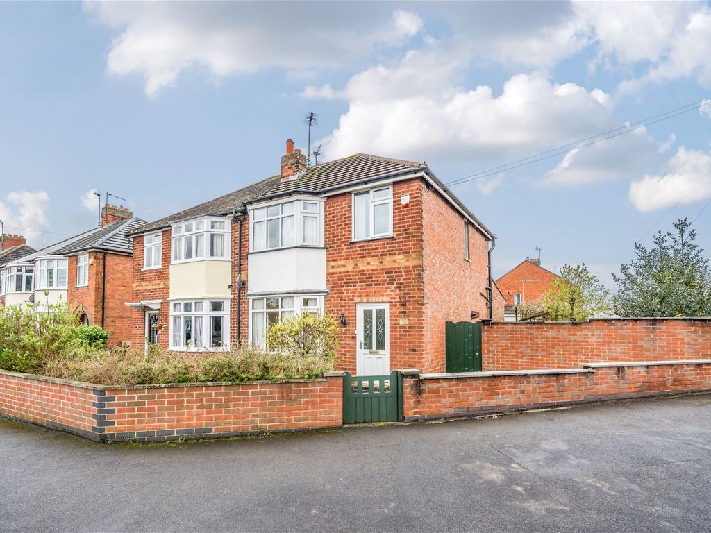 3 bed semidetached house for sale in Holmfield Avenue West, Leicester