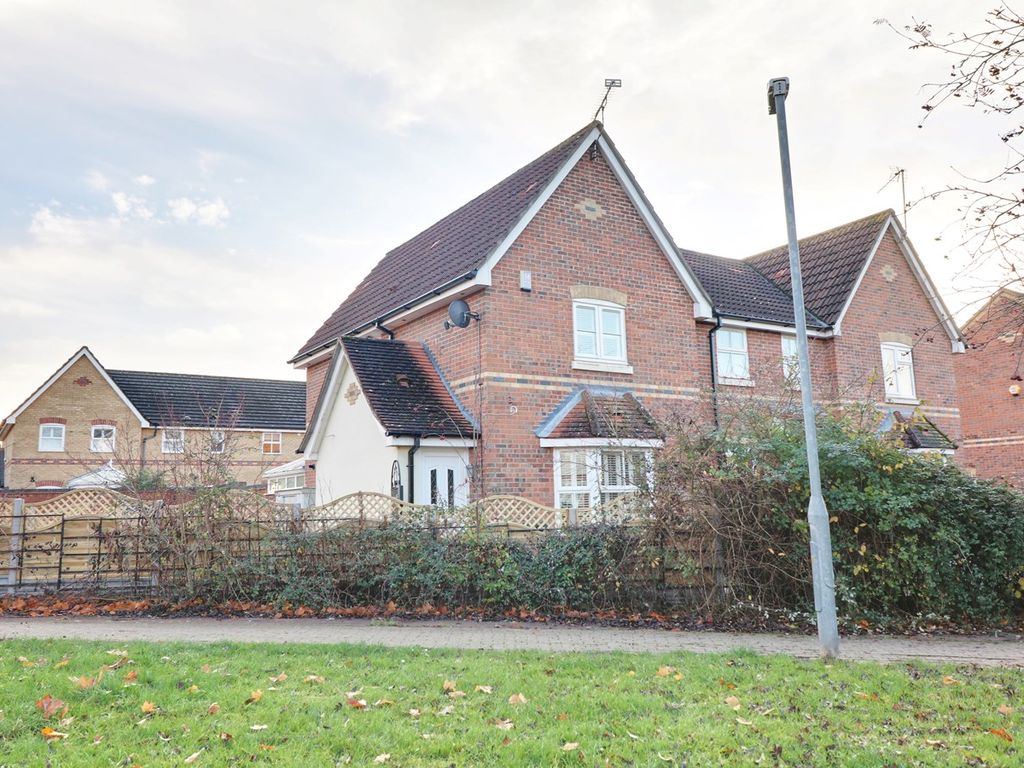 3 bed property to rent in Albert Gardens, Harlow CM17, £1,650 pcm Zoopla