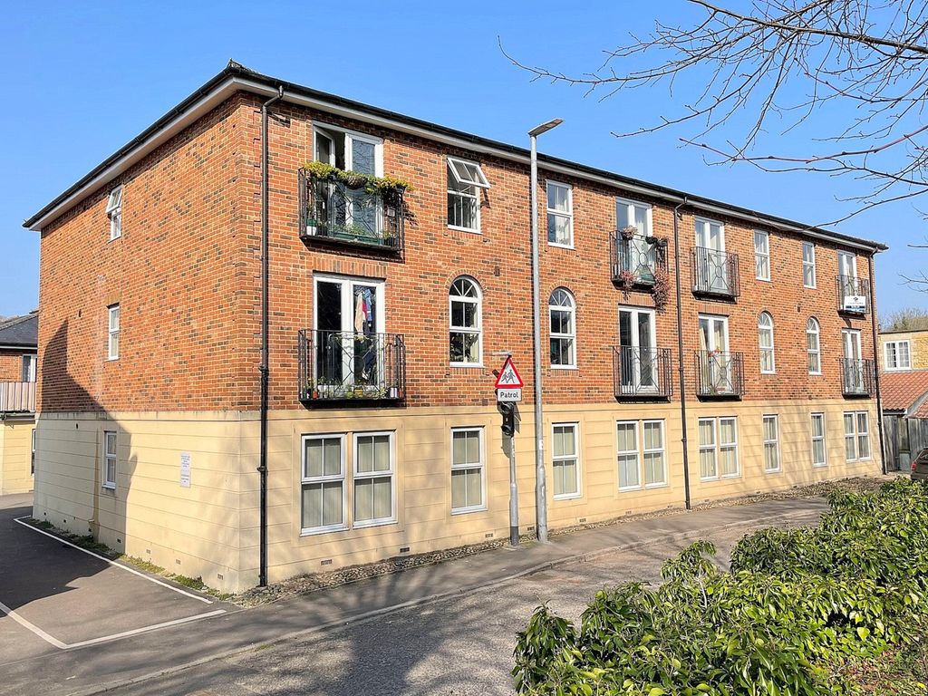 2 bed flat for sale in Wincanton, Somerset BA9 Zoopla