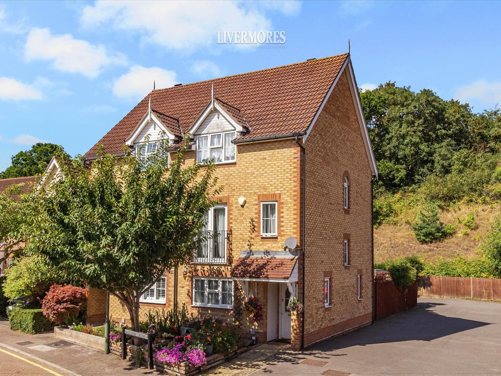 3 bed end terrace house for sale in Grove, Braeburn Park