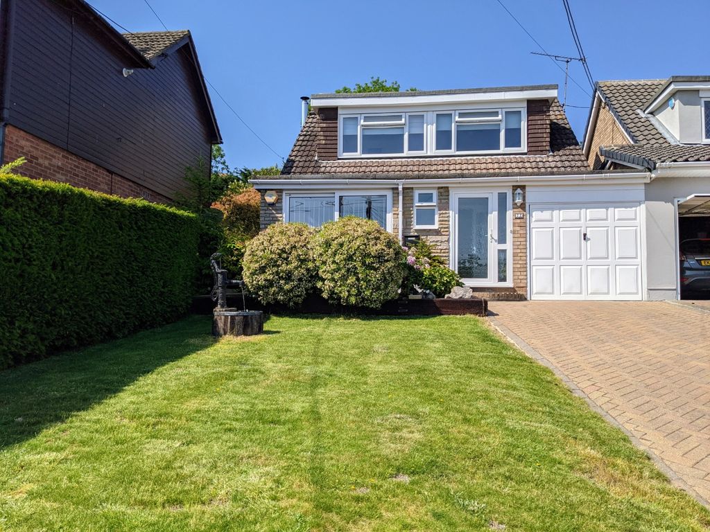 3 bed linkdetached house for sale in Underhill Road, South Benfleet, Essex SS7 Zoopla