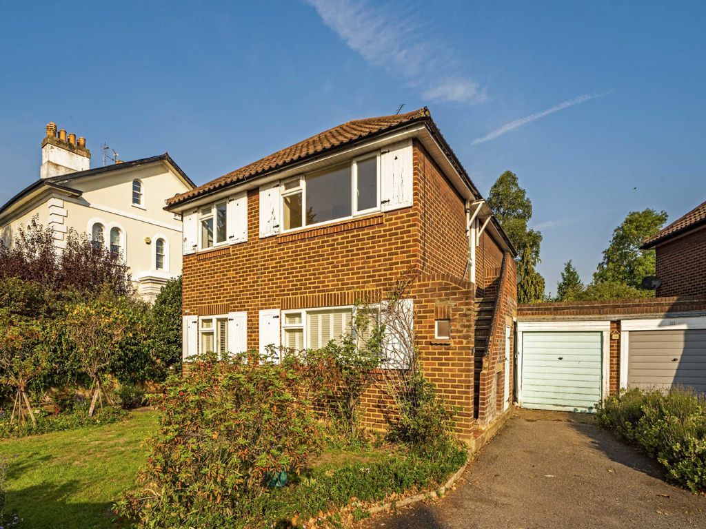 2 bed flat to rent in Richmond Road, Twickenham TW1, £1,995 pcm Zoopla