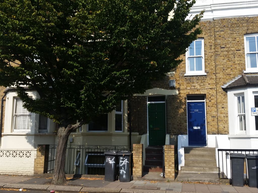2 bed flat to rent in Ferndale Road, London SW4, £2,700 pcm Zoopla