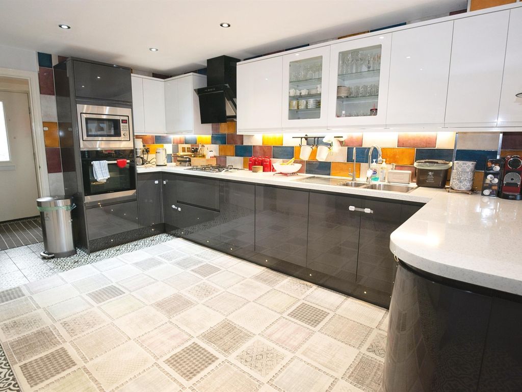 4 bed property to rent in Burford Gardens, Cardiff CF11, £1,900 pcm