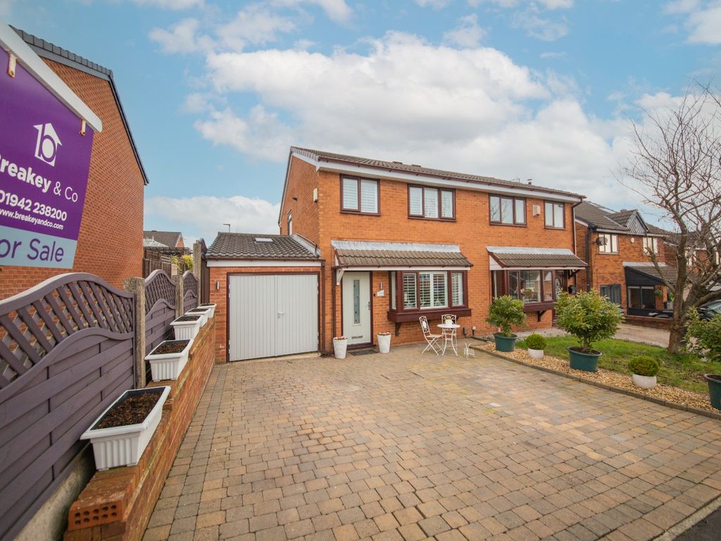3 bed semidetached house for sale in Lincoln Drive, Aspull, Wigan