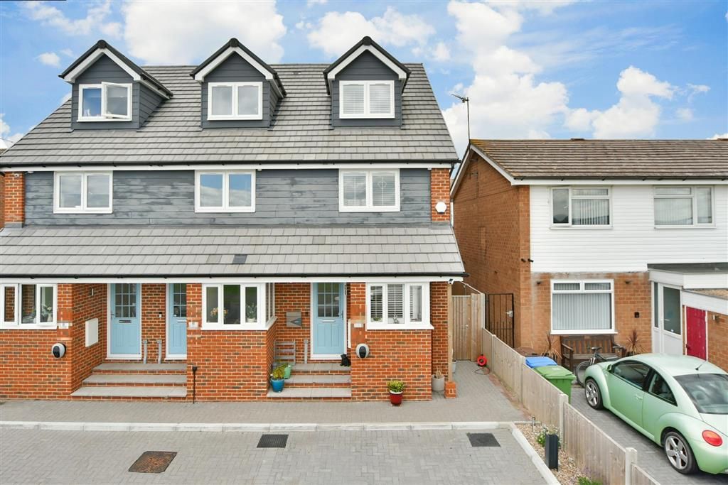 3 bed town house for sale in Manor Road, Rushenden, Sheerness, Kent ME11 Zoopla