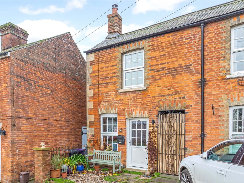 2 bed end terrace house for sale in The Green, Kimpton, Hitchin