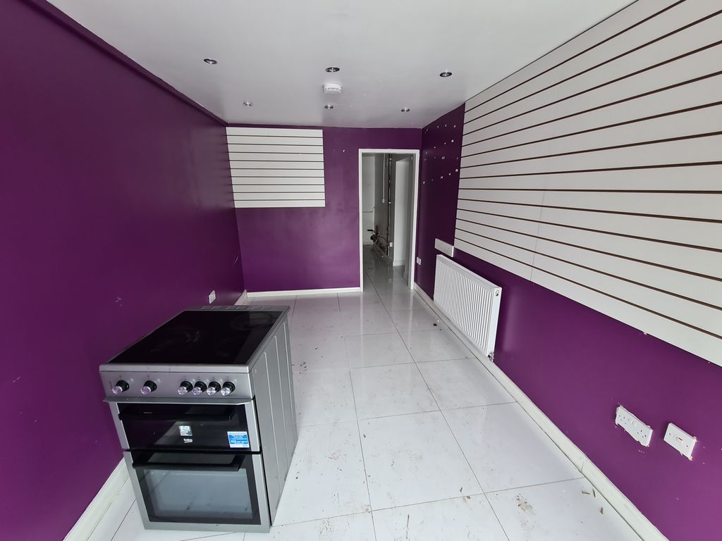 Retail premises to let in Darlaston Road, Wednesbury WS10, £6,600 pa