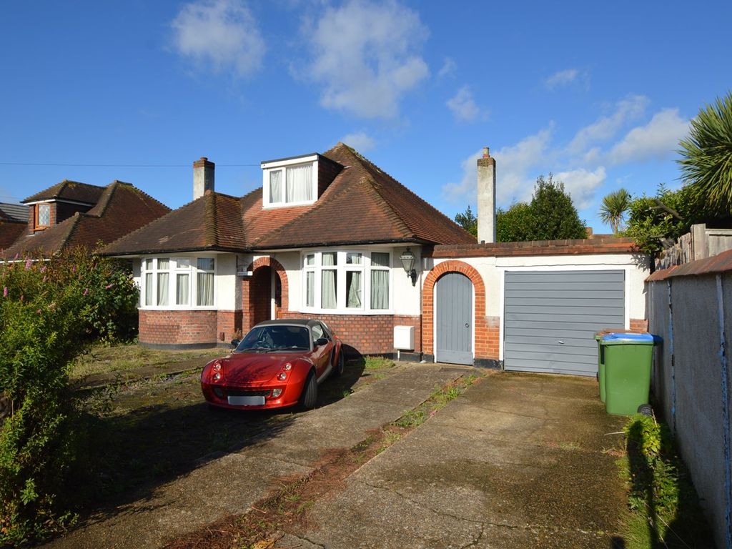 3 bed detached bungalow for sale in Braycourt Avenue, WaltonOnThames