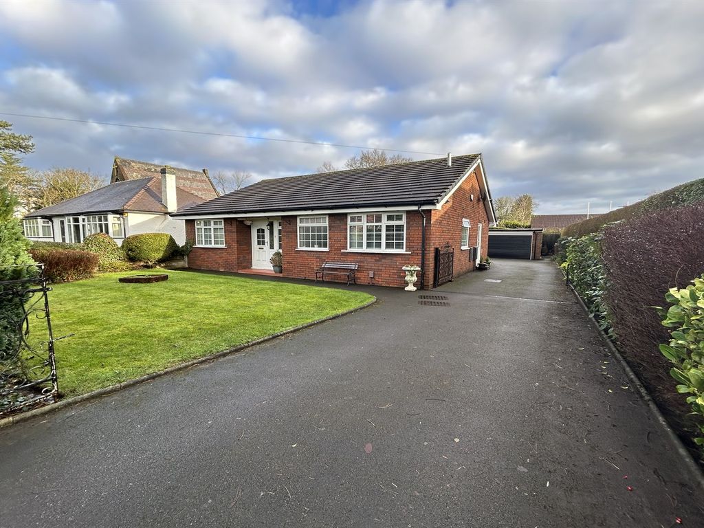 2 bed detached bungalow for sale in Wilmslow Road, Handforth, Wilmslow