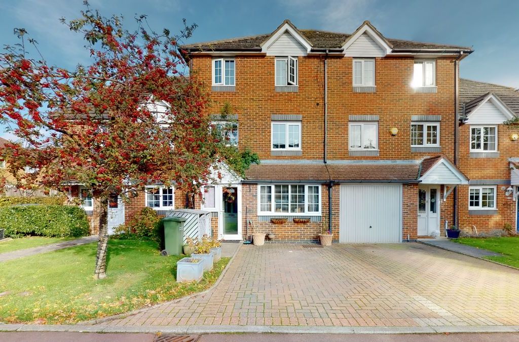 6 bed terraced house for sale in Tilers Close, Merstham, Redhill RH1