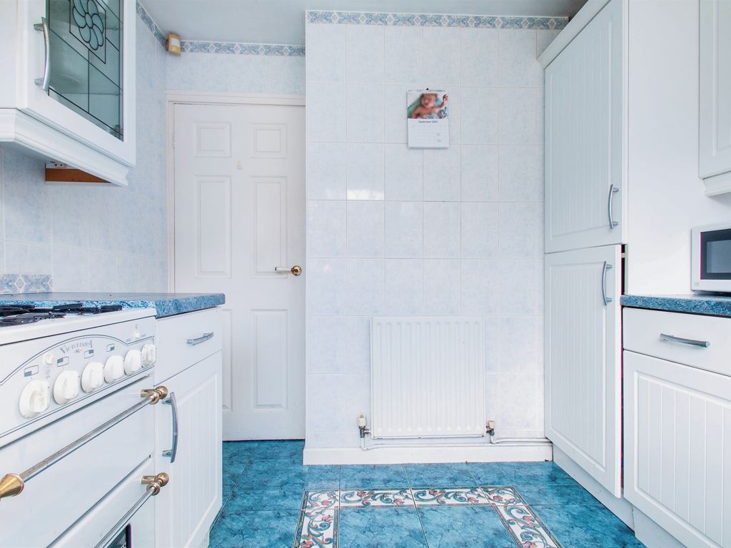 2 bed semidetached bungalow for sale in Knoll Park, East Ardsley