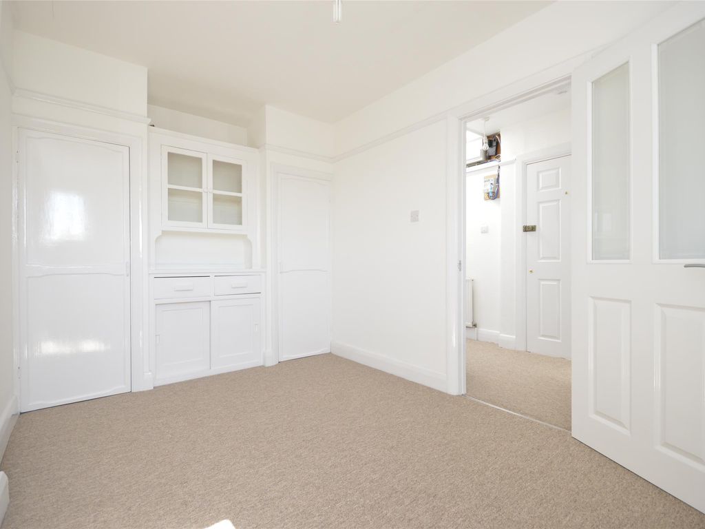 2 bed flat to rent in London Road, Cheam Sutton, Surrey SM3, £1,600 pcm Zoopla