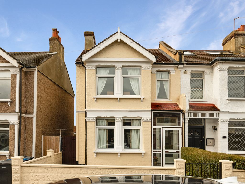 3 bed semidetached house for sale in Charnwood Road, London SE25 Zoopla