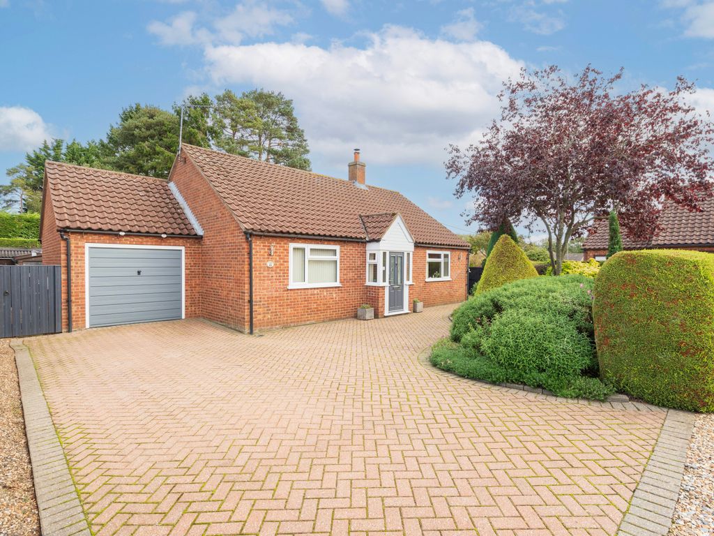3 bed detached bungalow for sale in Elizabeth Avenue, Fakenham NR21, £