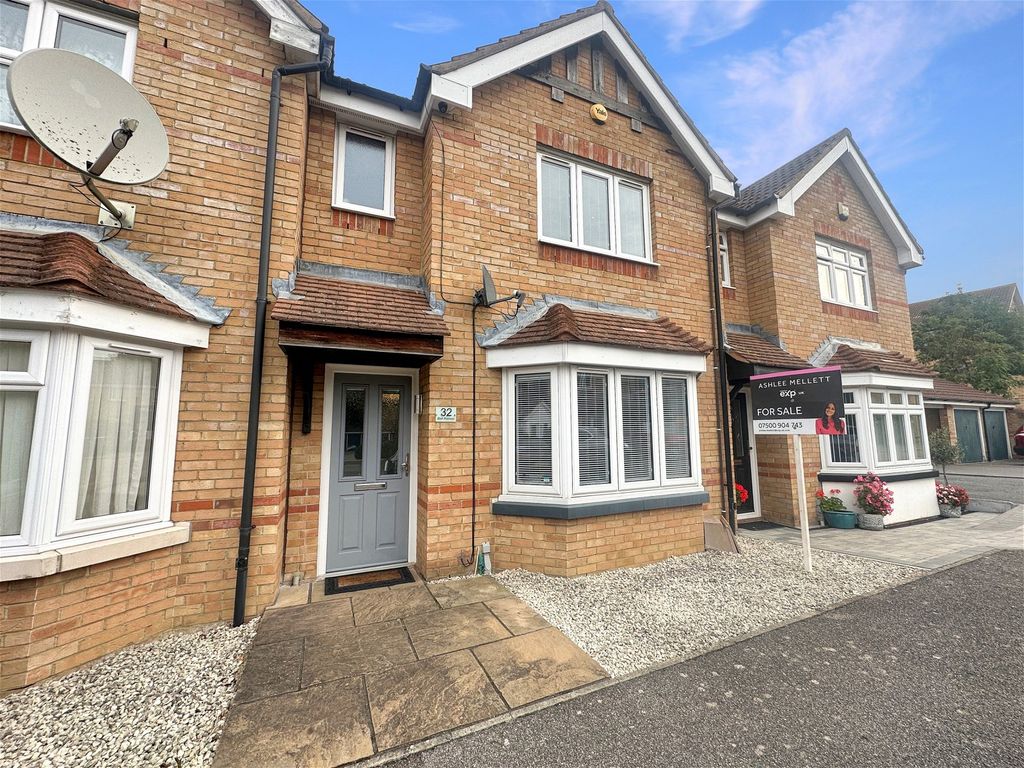 3 bed terraced house for sale in BellReeves Close, StanfordLeHope SS17, £350,000 Zoopla