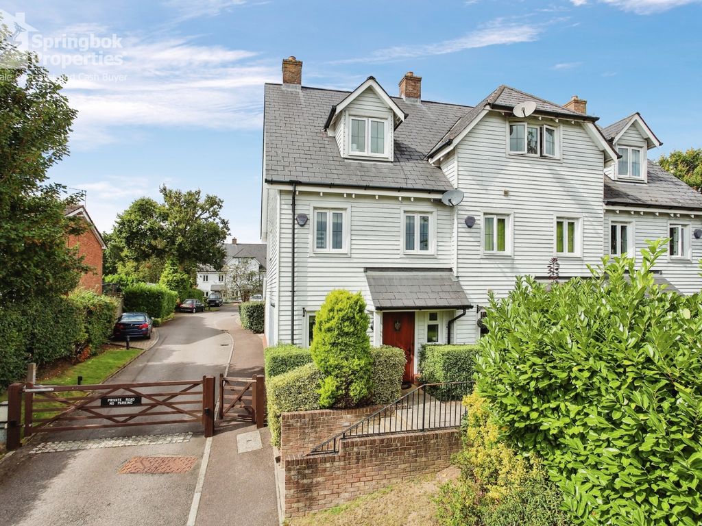 3 bed detached house for sale in Ashleigh Gardens, Blue Bell Hill