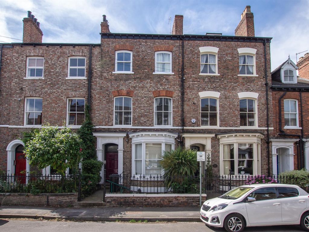 2 bed flat to rent in Portland Street, York YO31, £1,350 pcm Zoopla